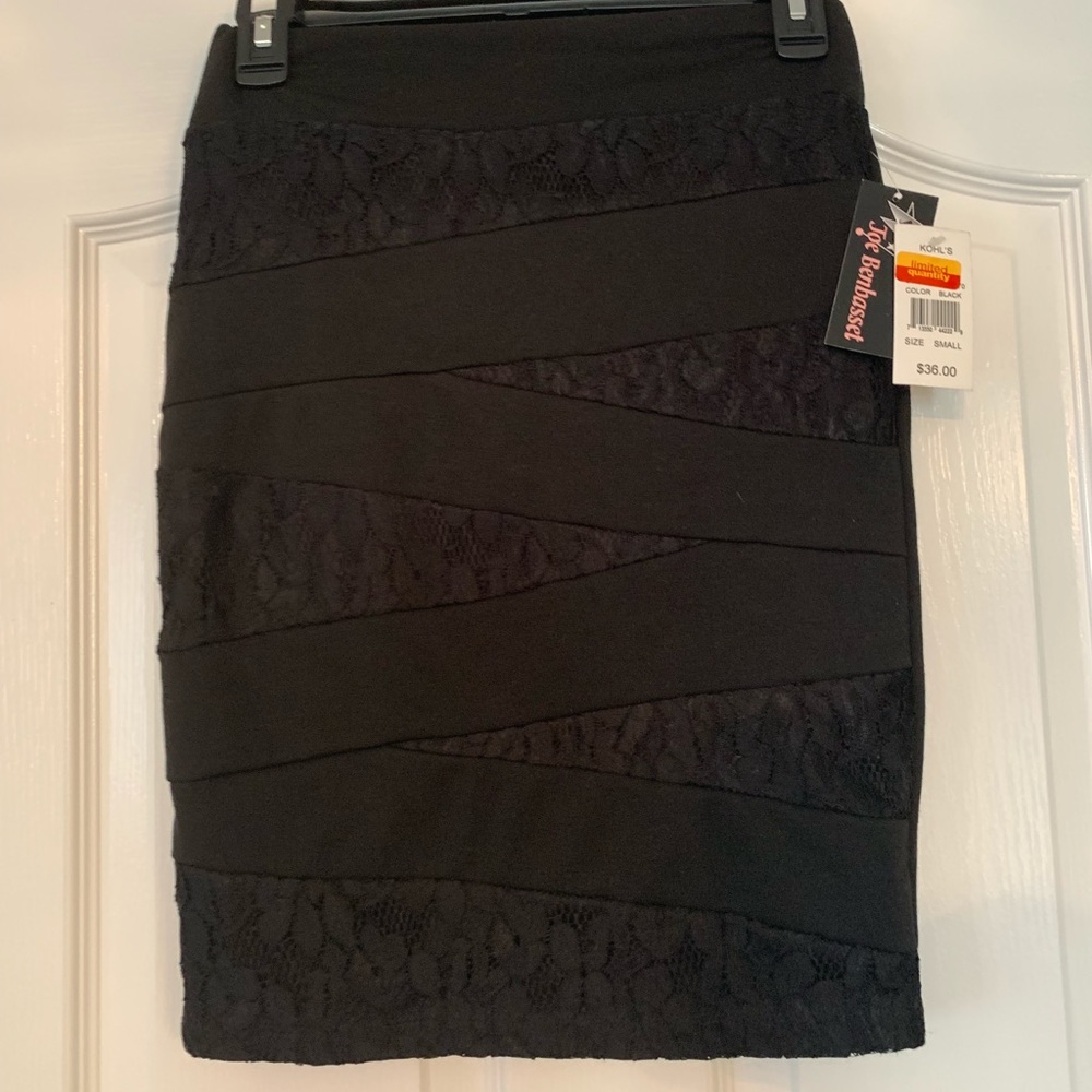 NWT Black Lace pencil skirt 🖤 Sz S